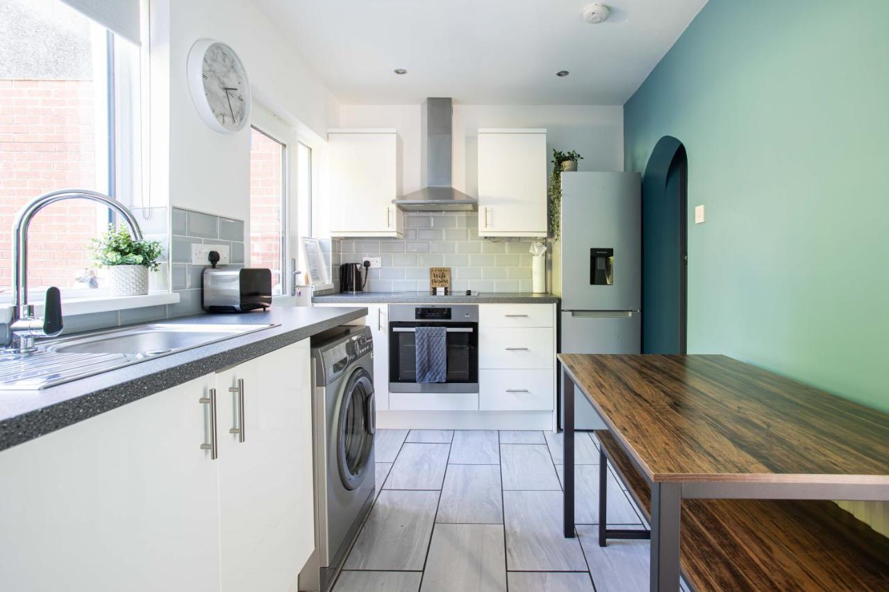 Fully Refurbished North Belfast Home Exterior photo