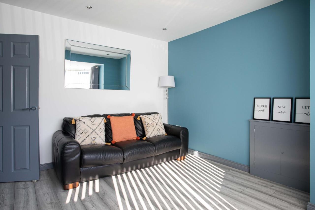 Fully Refurbished North Belfast Home Exterior photo