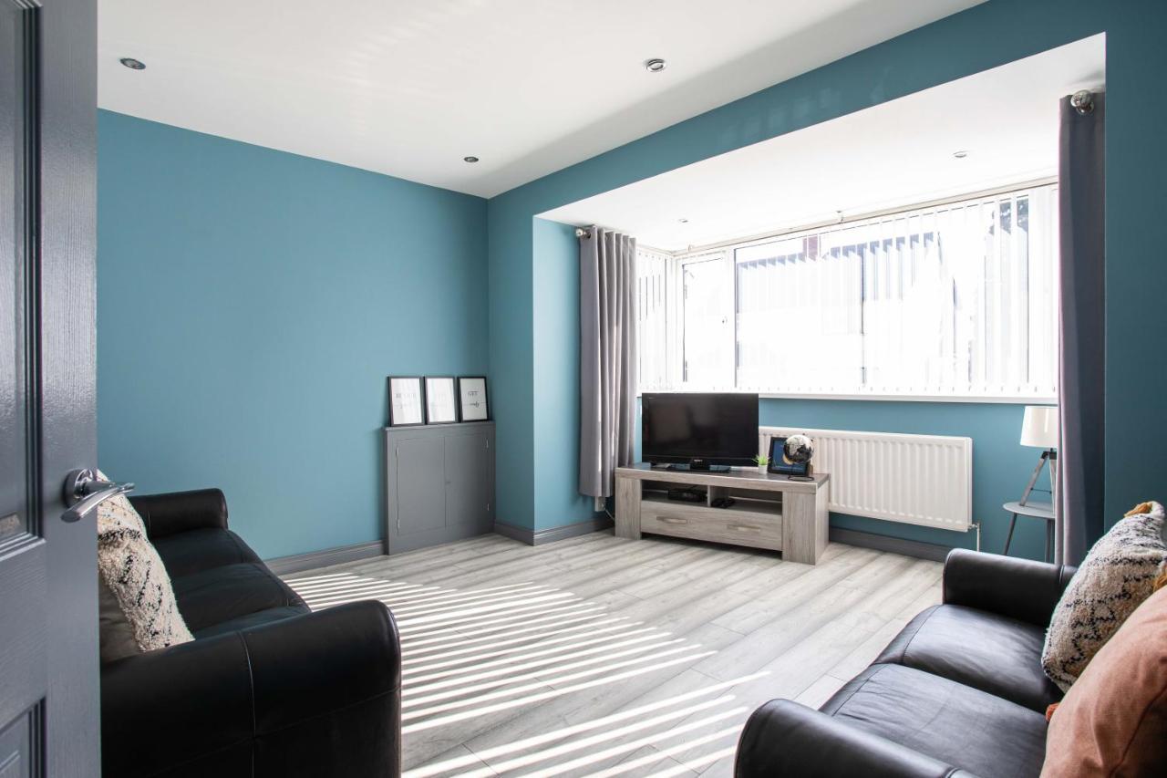 Fully Refurbished North Belfast Home Exterior photo